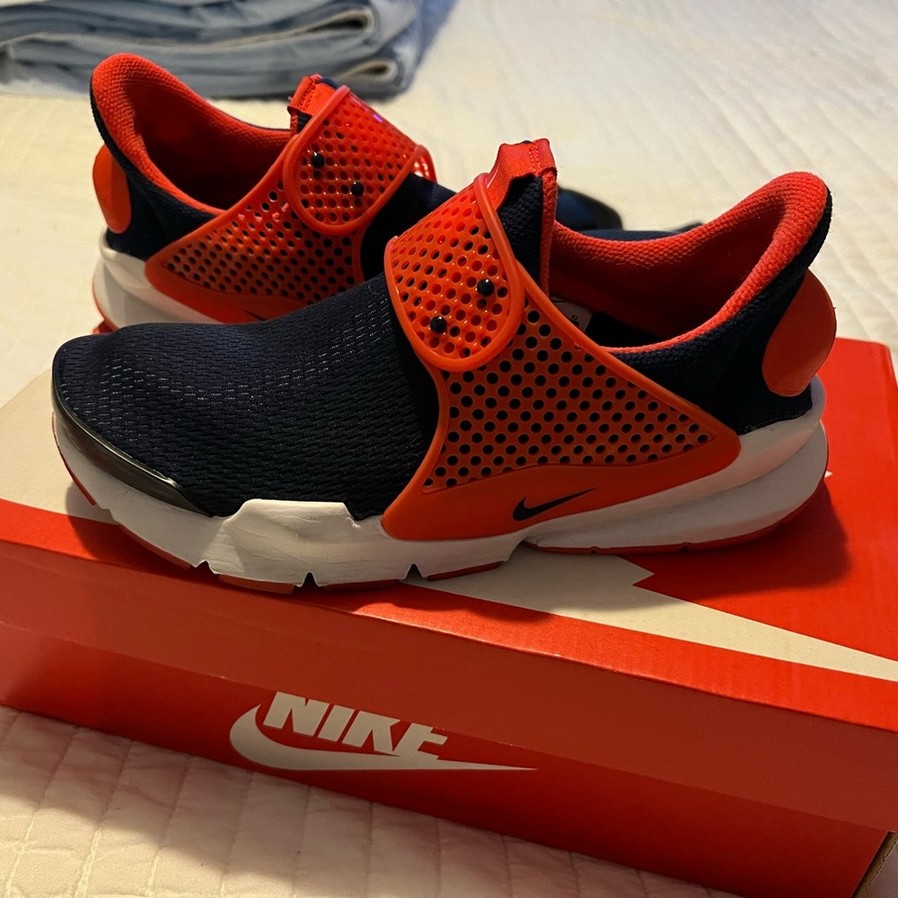Nike sock dart athletic shoes